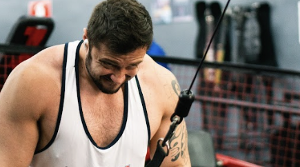 Primeiros Passos na Musculação: Treino para Iniciantes na Academia