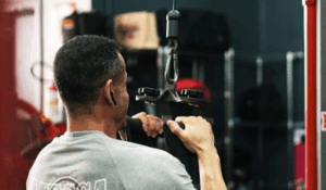 Como Sair do Platô na Musculação: 5 Estratégias que Funcionam para Voltar a Crescer
