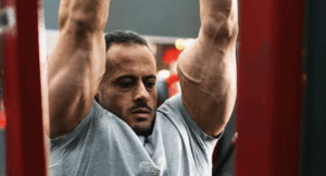 Desenvolvimento Militar: O Guia para Ombros Fortes e Definidos