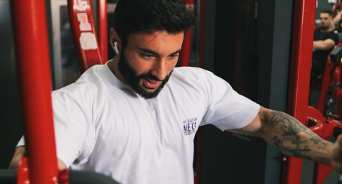 Treino de Volume para Bodybuilding: Quantas Séries e Repetições Fazer? (O Guia da Hipertrofia)